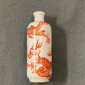 Cinq tabatières en porcelaine de Chine en bleu et blanc, rouge de fer et rouge de cuivre, 19ème — photo 20