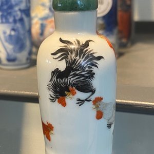 Cinq tabatières en porcelaine de Chine en bleu et blanc, rouge de fer et rouge de cuivre, 19ème — photo 34