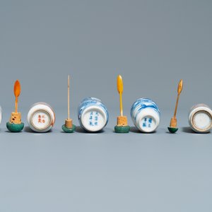 Cinq tabatières en porcelaine de Chine en bleu et blanc, rouge de fer et rouge de cuivre, 19ème — photo 7
