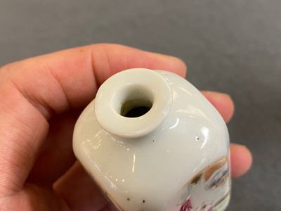 Cinq tabatières en porcelaine de Chine famille rose, 19/20ème — photo 11