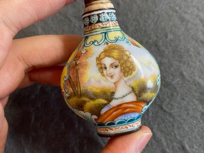 Cinq tabatières en verre peint à l'intérieur et une en émaux de Canton ou de Pékin, Chine, 19/20ème — photo 19