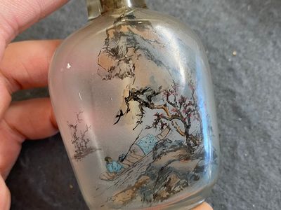 Cinq tabatières en verre peint à l'intérieur et une en émaux de Canton ou de Pékin, Chine, 19/20ème — photo 7