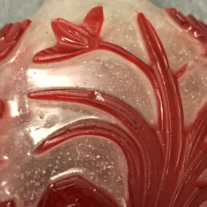 Cinq tabatières en verre rouge overlay sur fond bullé, Chine, 18/20ème — photo 8