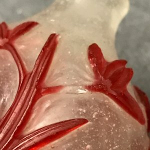 Cinq tabatières en verre rouge overlay sur fond bullé, Chine, 18/20ème — photo 9