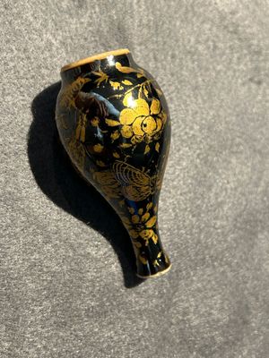 Cinq tabatières et trois vases miniatures en porcelaine de Chine, 19/20ème — photo 2