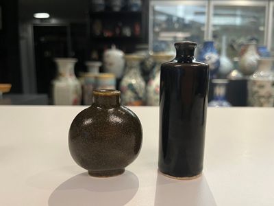 Cinq tabatières et trois vases miniatures en porcelaine de Chine, 19/20ème — photo 9