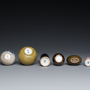 Cinq tabatières et trois vases miniatures en porcelaine de Chine, 19/20ème — photo 7