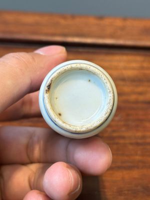 Cinq tabatières variées en porcelaine de Chine en bleu et blanc, marque de Yongzheng, 19/20ème — photo 20