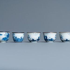 Cinq tasses en porcelaine de Chine 'Bleu de Hue' pour le Vietnam, 19ème — photo 2
