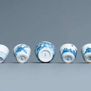 Cinq tasses en porcelaine de Chine 'Bleu de Hue' pour le Vietnam, 19ème — photo 6