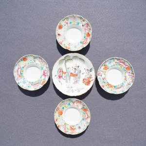 Cinq tasses et leur soucoupes et deux tasses en porcelaine de Chine famille rose, 19/20ème — photo 19