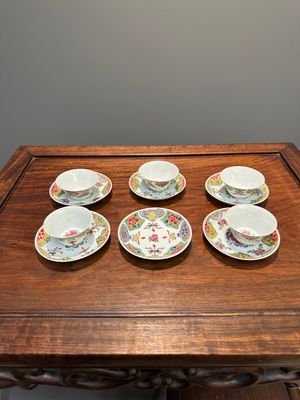 Cinq tasses et six soucoupes en porcelaine de Chine famille rose à décor floral, Yongzheng/Qianlong — photo 28
