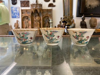 Cinq tasses et soucoupes en porcelaine de Chine famille rose à décor d'un héron mangeant un poisson, Qianlong — photo 11