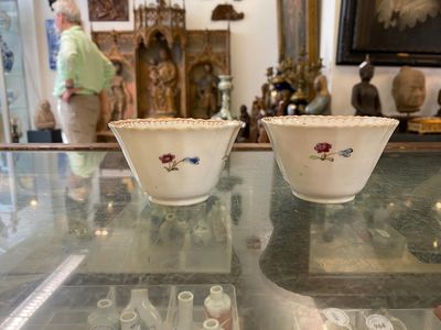 Cinq tasses et soucoupes en porcelaine de Chine famille rose à décor d'un héron mangeant un poisson, Qianlong — photo 19
