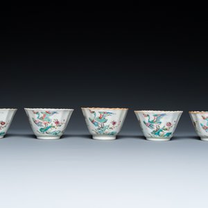 Cinq tasses et soucoupes en porcelaine de Chine famille rose à décor d'un héron mangeant un poisson, Qianlong — photo 4