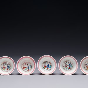 Cinq tasses et soucoupes en porcelaine de Chine famille rose à décor figuratif, Yongzheng — photo 5