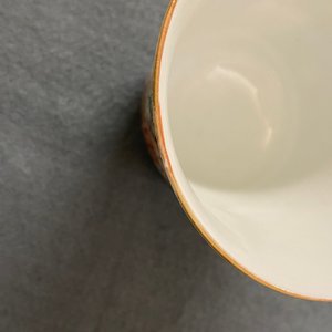 Cinq tasses et soucoupes en porcelaine de Chine famille rose, marque et époque de Tongzhi — photo 12