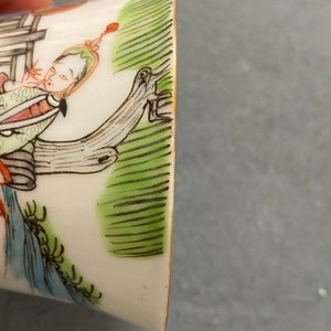 Cinq tasses et soucoupes en porcelaine de Chine famille rose, marque et époque de Tongzhi — photo 13