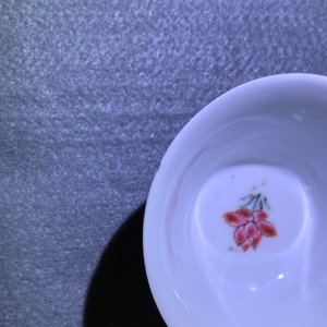Cinq tasses et soucoupes en porcelaine de Chine famille rose, Yongzheng/Qianlong — photo 21