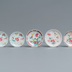 Cinq tasses et soucoupes en porcelaine de Chine famille rose, Yongzheng/Qianlong — photo 2