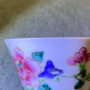 Cinq tasses et soucoupes en porcelaine de Chine famille rose, Yongzheng/Qianlong — photo 25