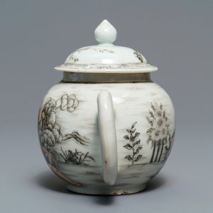 Cinq tasses et soucoupes et une théière en porcelaine de Chine famille rose et grisaille, Yongzheng/Qianlong — photo 7