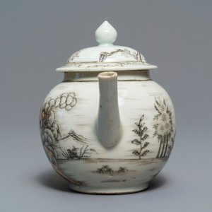 Cinq tasses et soucoupes et une théière en porcelaine de Chine famille rose et grisaille, Yongzheng/Qianlong — photo 9
