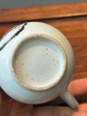 Cinq tasses et une verseuse en porcelaine de Chine en grisaille, Qianlong — photo 14