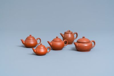 Cinq théières couvertes en grès de Yixing, Chine, 19ème