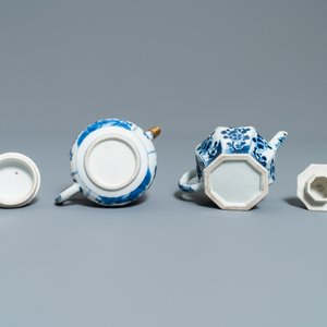 Cinq théières en porcelaine de Chine en bleu et blanc, Kangxi — photo 13