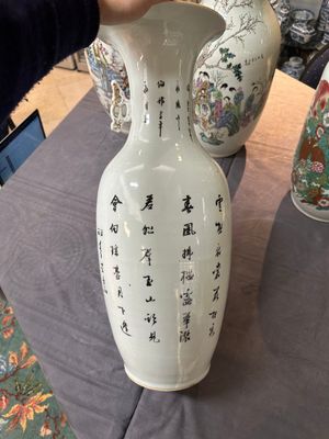 Cinq vases divers en porcelaine de Chine famille rose, 19/20ème — photo 18