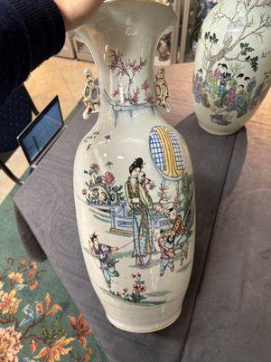 Cinq vases divers en porcelaine de Chine famille rose, 19/20ème — photo 24
