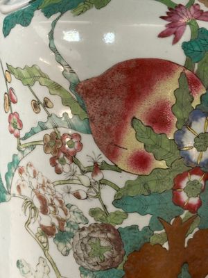 Cinq vases divers en porcelaine de Chine famille rose, 19/20ème — photo 47