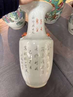 Cinq vases divers en porcelaine de Chine famille rose, 19/20ème — photo 8