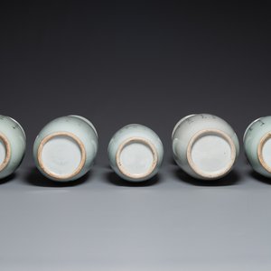 Cinq vases divers en porcelaine de Chine famille rose, 19/20ème — photo 4