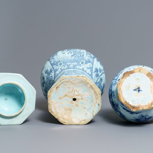 Cinq vases en faïence de Delft bleu et blanc à décor de chinoiserie, fin du 17ème — photo 7