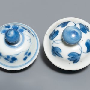 Cinq vases en porcelaine de Chine bleu et blanc, Kangxi — photo 13