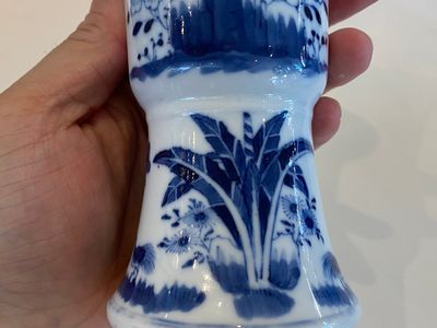 Cinq vases en porcelaine de Chine en bleu et blanc, 19ème — photo 10