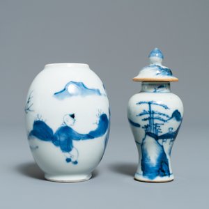 Cinq vases en porcelaine de Chine en bleu et blanc dont un surdécoré, Kangxi — photo 11