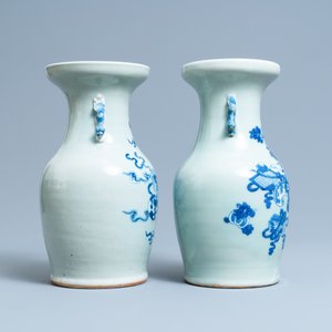 Cinq vases en porcelaine de Chine en bleu et blanc et en famille rose, 19ème — photo 11