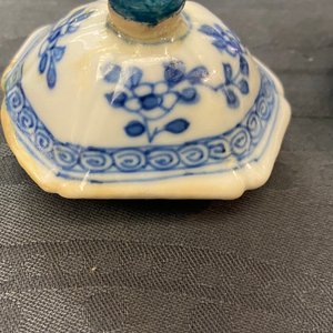 Cinq vases en porcelaine de Chine en bleu et blanc, Kangxi — photo 28