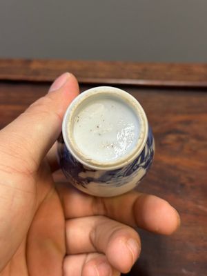 Cinq vases en porcelaine de Chine en bleu et blanc, Kangxi — photo 30