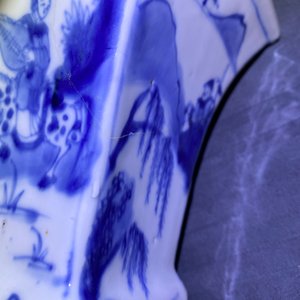 Cinq vases en porcelaine de Chine en bleu et blanc, Kangxi — photo 11