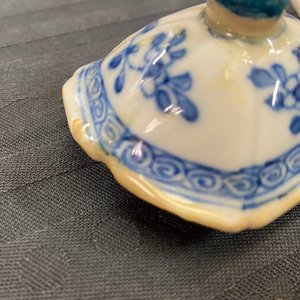 Cinq vases en porcelaine de Chine en bleu et blanc, Kangxi — photo 27