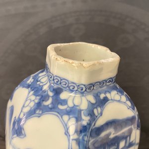 Cinq vases en porcelaine de Chine en bleu et blanc, Kangxi — photo 33