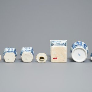 Cinq vases en porcelaine de Chine en bleu et blanc, Kangxi — photo 5