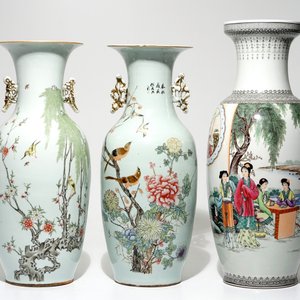 Cinq vases en porcelaine de Chine famille rose, 19/20ème — photo 3