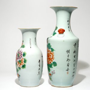 Cinq vases en porcelaine de Chine famille rose, 19/20ème — photo 9