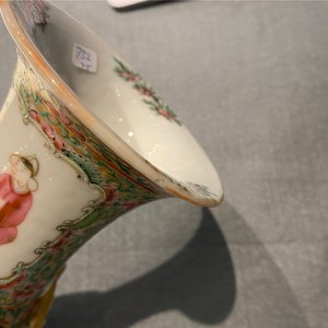 Cinq vases en porcelaine de Chine famille rose, 19ème — photo 14