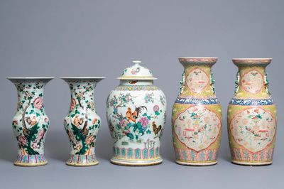 Cinq vases en porcelaine de Chine famille rose, 19ème